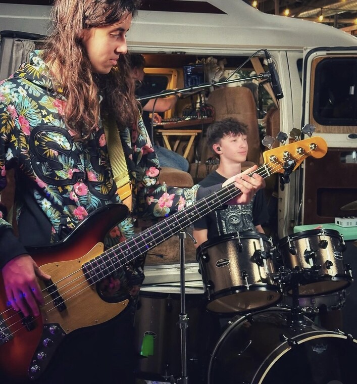 A Rock Academy bassist performing at Van Sessions